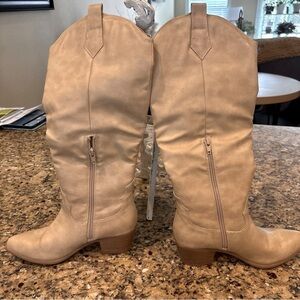 WONDERLY BOOTS SIZE 6 LN SIDE ZIPPER 2”HEEL MANMADE UPPER TAN SEE DESCRIPTION